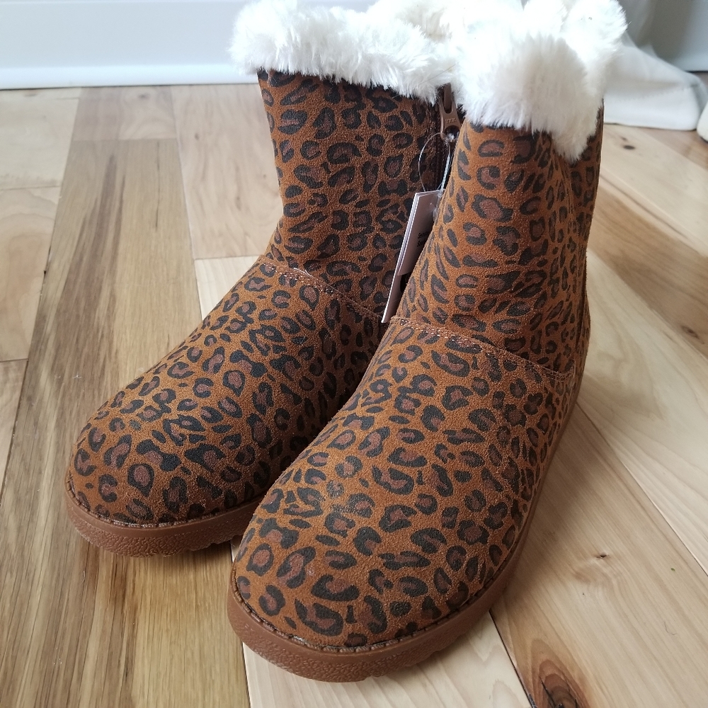 NWT Cat Boots